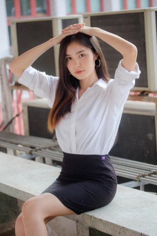李知微 - 上海茂皓艾商贸有限公司李知微
